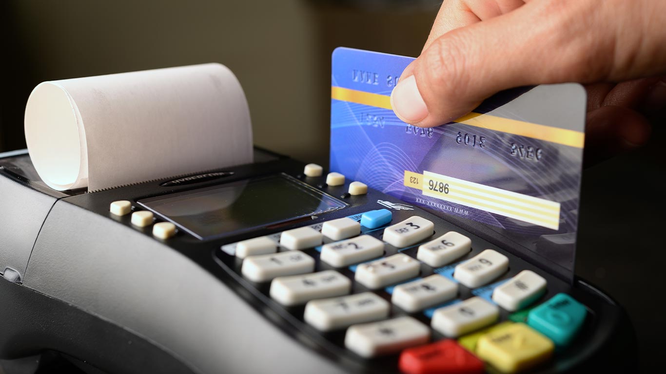 4 Major Differences - ATM Card Vs Debit Card